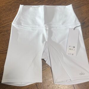 NWT ALO Yoga Women's White Bike Shorts 7” size small and Medium
